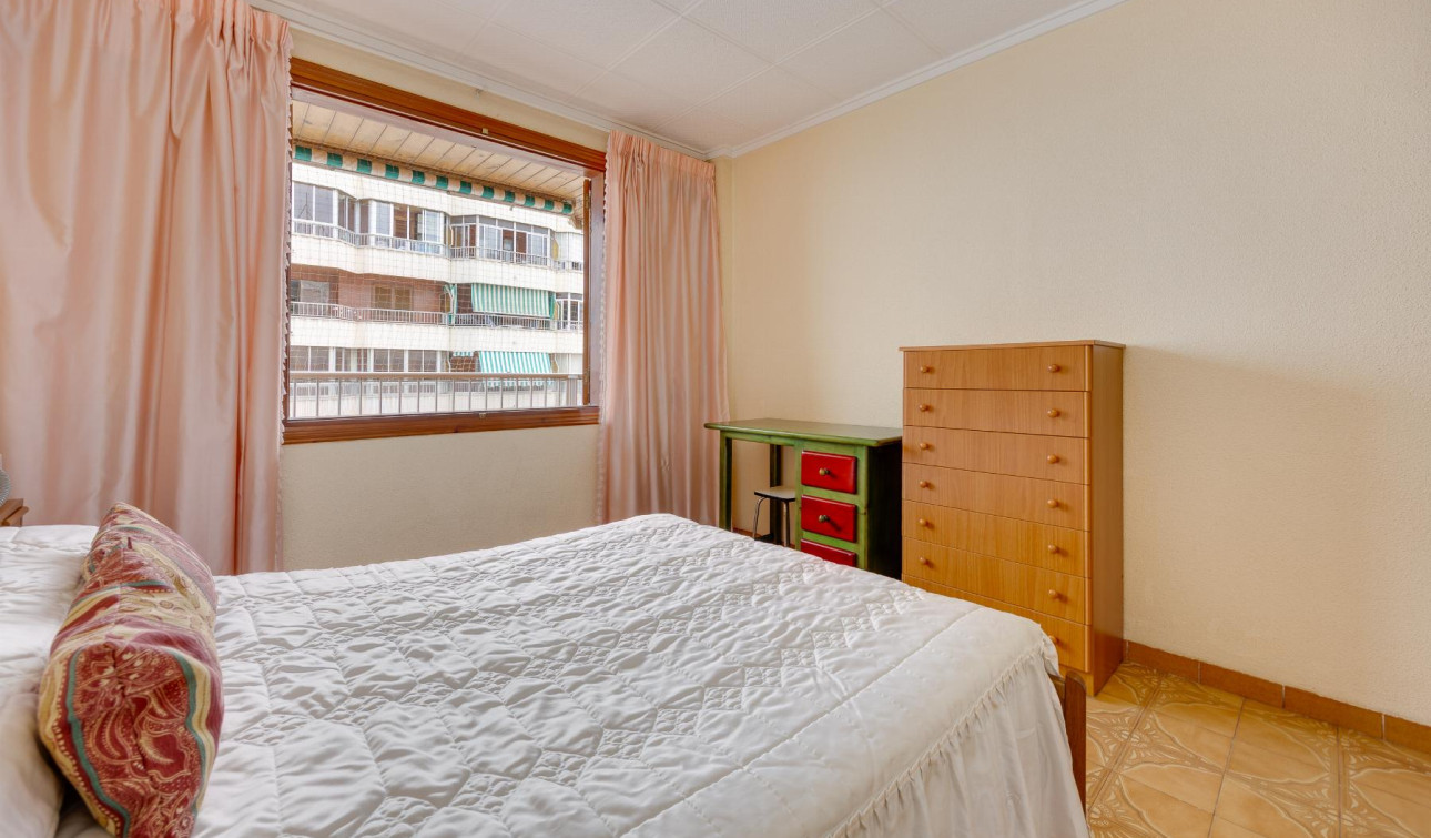 Resale - Apartment / Flat - Torrevieja - Playa del Acequión