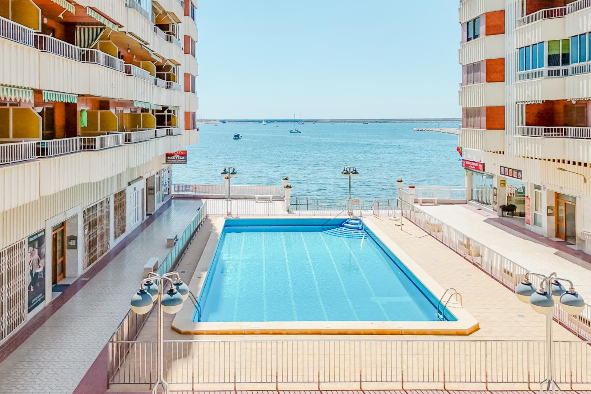 Resale - Apartment / Flat - Torrevieja - Playa del Acequión