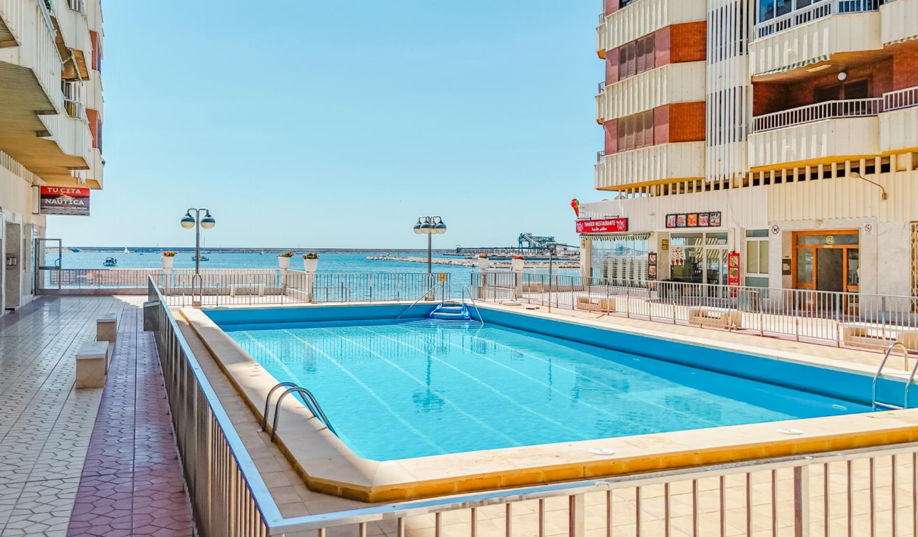 Resale - Apartment / Flat - Torrevieja - Playa del Acequión