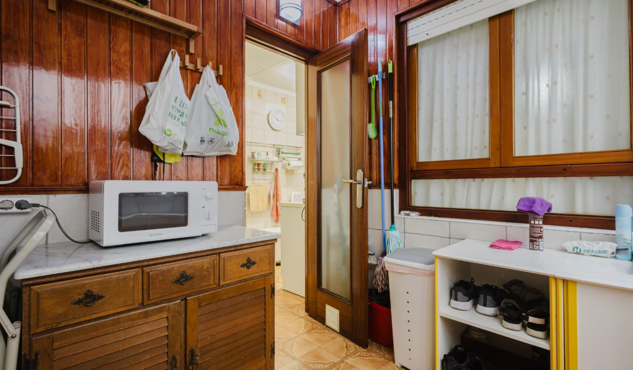Resale - Apartment / Flat - Torrevieja - Playa del Acequión