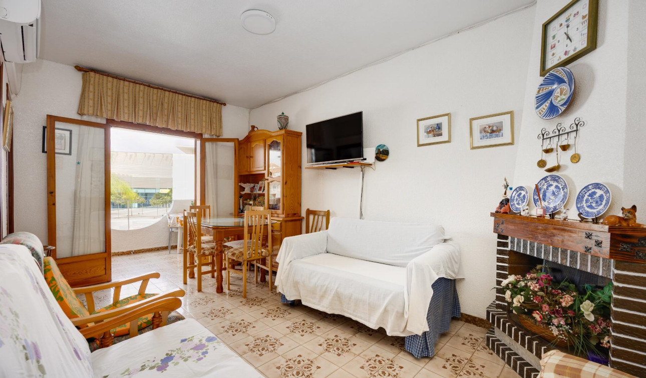 Resale - Apartment / Flat - Torrevieja - Playa del Acequión
