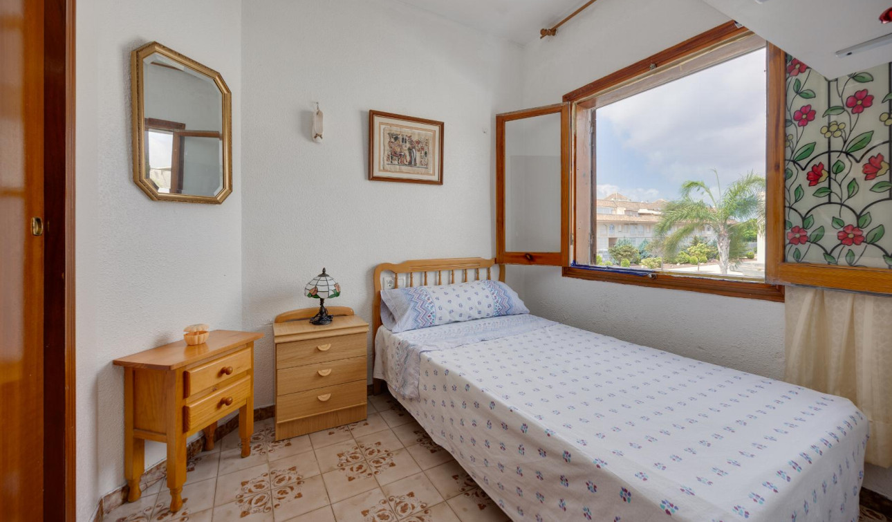 Resale - Apartment / Flat - Torrevieja - Playa del Acequión