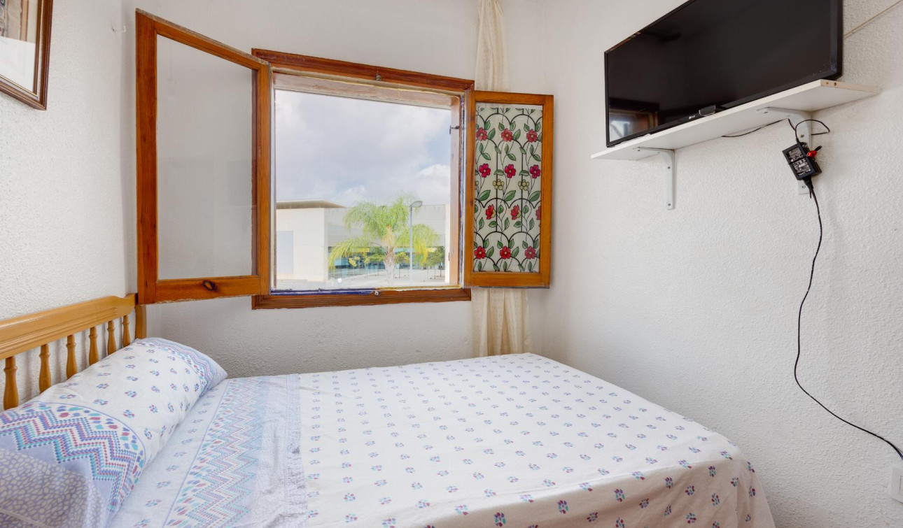 Resale - Apartment / Flat - Torrevieja - Playa del Acequión