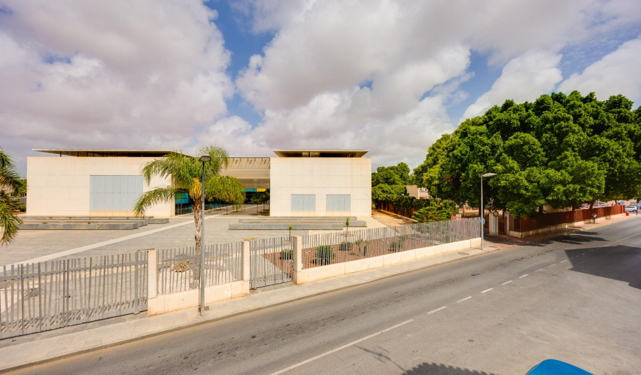 Resale - Apartment / Flat - Torrevieja - Playa del Acequión