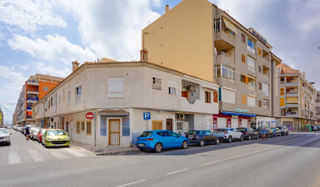 Resale - Apartment / Flat - Torrevieja - Playa del Acequión