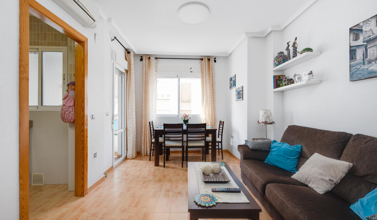 Resale - Apartment / Flat - Torrevieja - Playa del Acequión