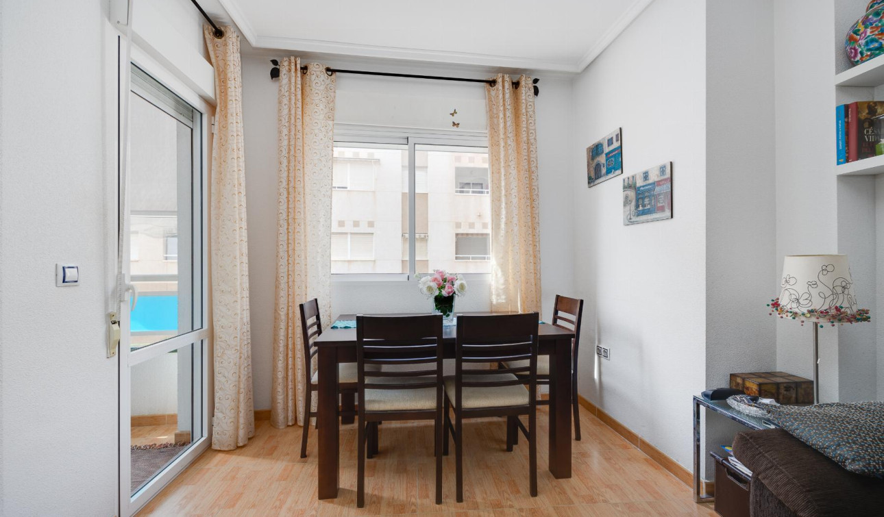 Resale - Apartment / Flat - Torrevieja - Playa del Acequión