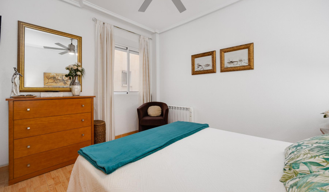 Resale - Apartment / Flat - Torrevieja - Playa del Acequión