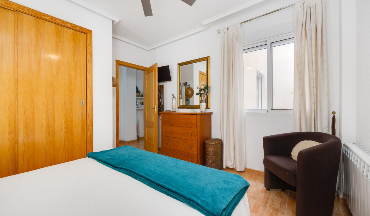 Resale - Apartment / Flat - Torrevieja - Playa del Acequión