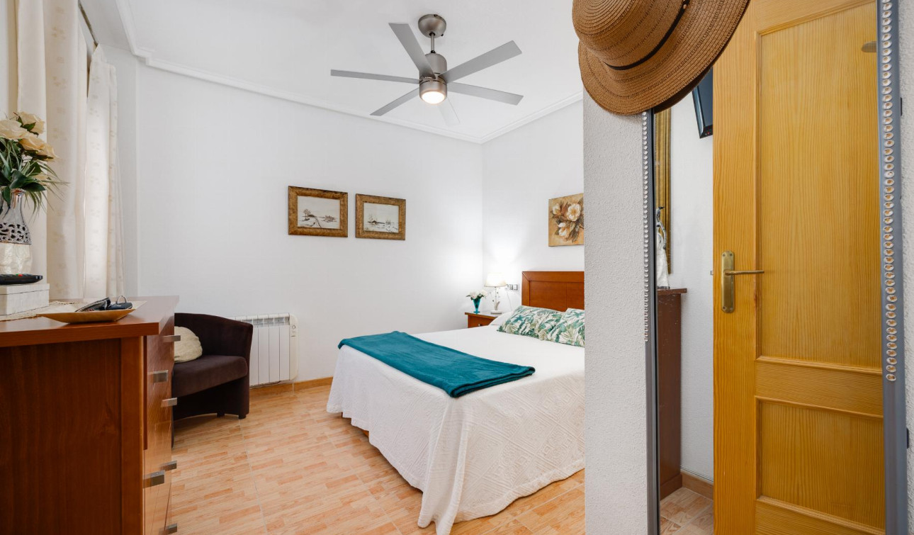 Resale - Apartment / Flat - Torrevieja - Playa del Acequión