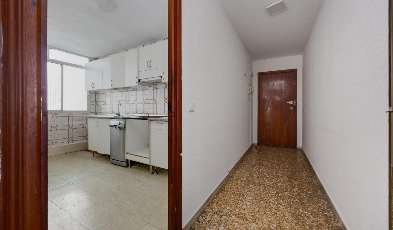 Resale - Apartment / Flat - Torrevieja - Playa del Acequión