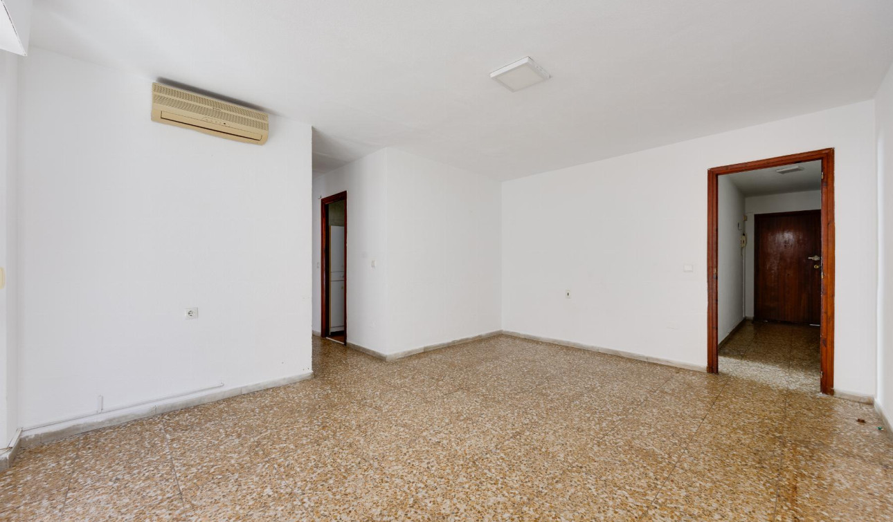 Resale - Apartment / Flat - Torrevieja - Playa del Acequión