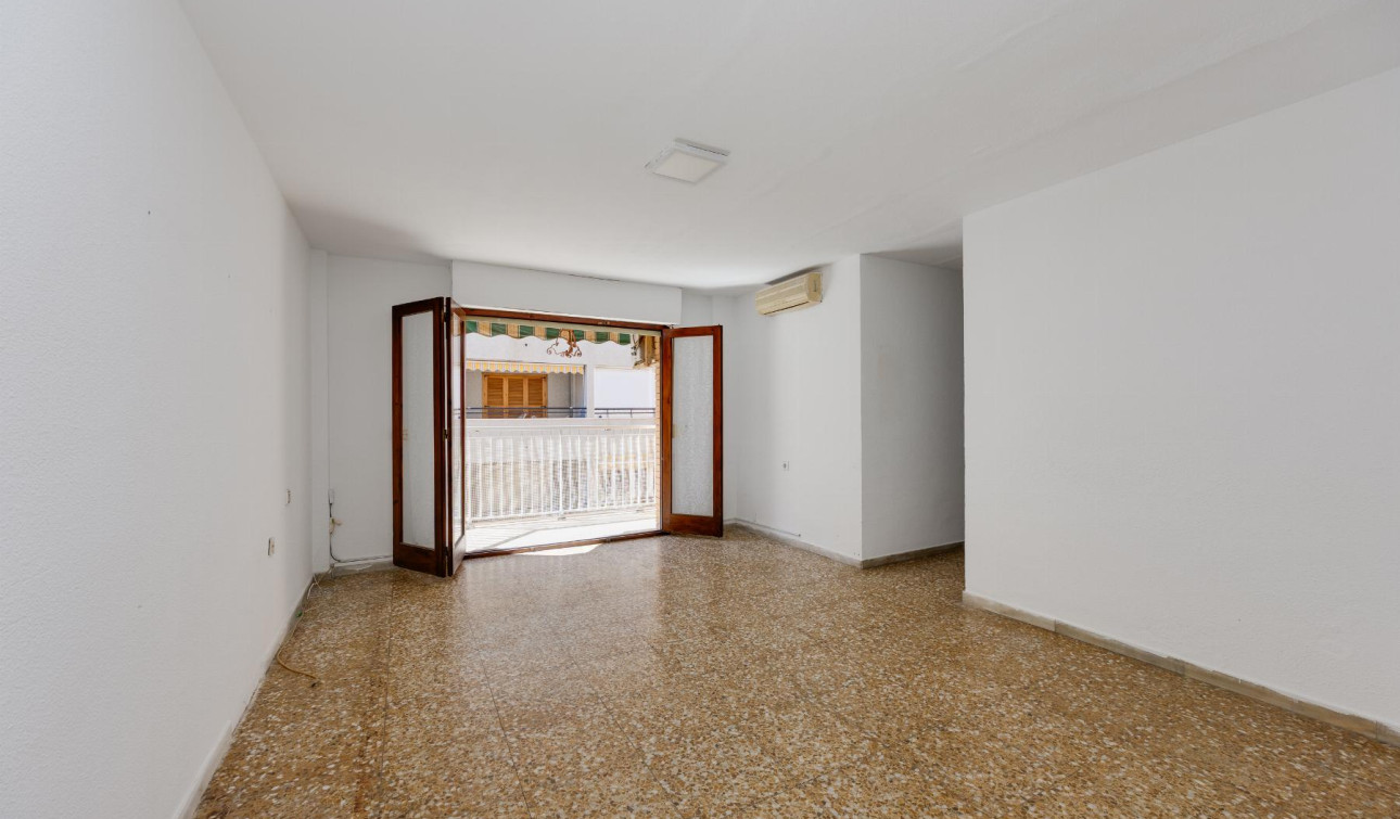 Resale - Apartment / Flat - Torrevieja - Playa del Acequión