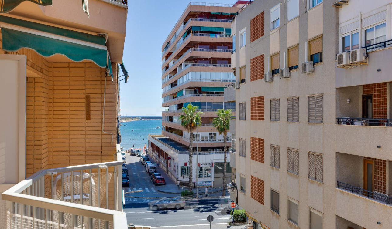 Resale - Apartment / Flat - Torrevieja - Playa del Acequión