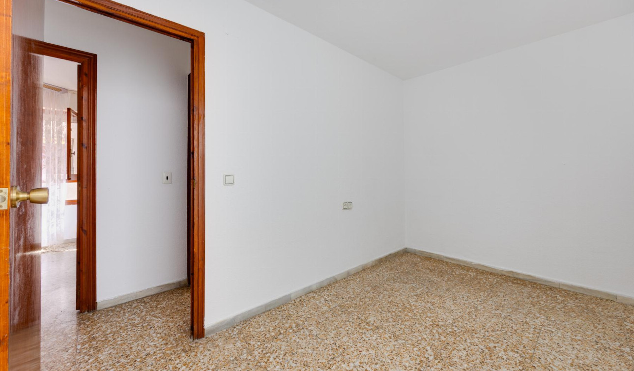 Resale - Apartment / Flat - Torrevieja - Playa del Acequión