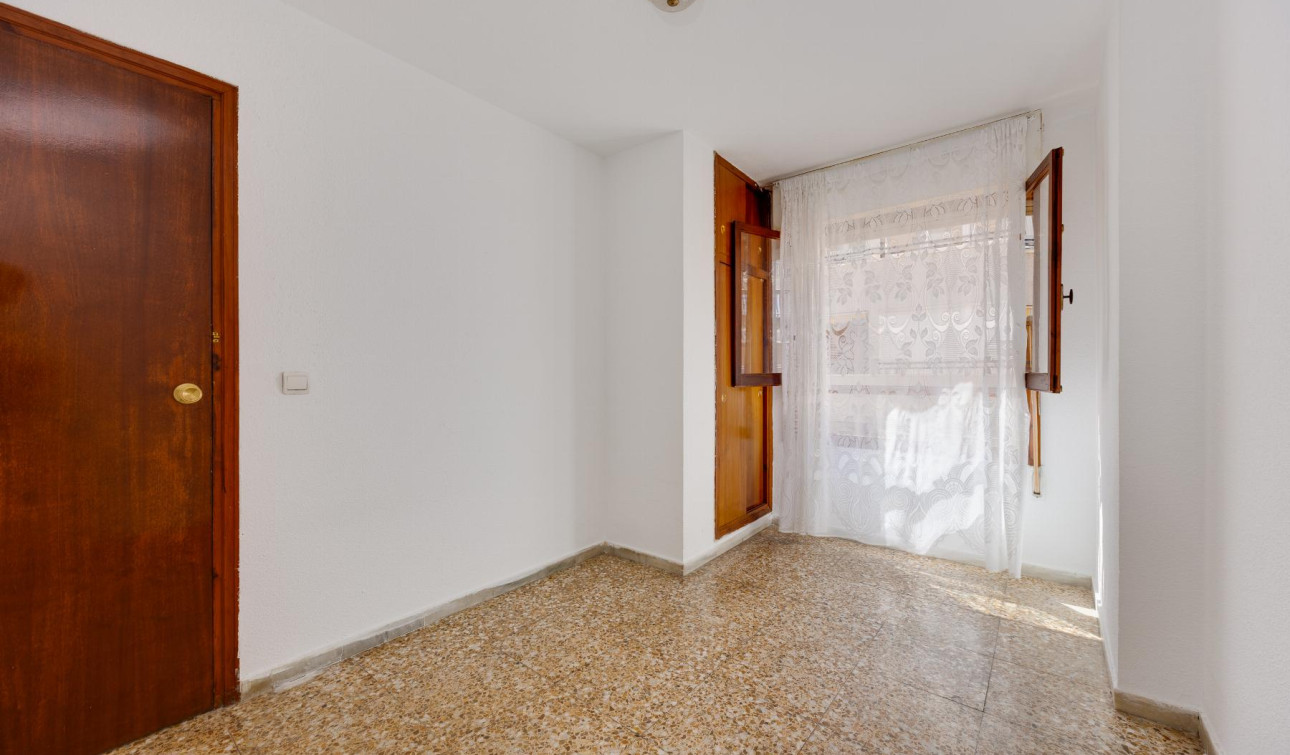 Resale - Apartment / Flat - Torrevieja - Playa del Acequión