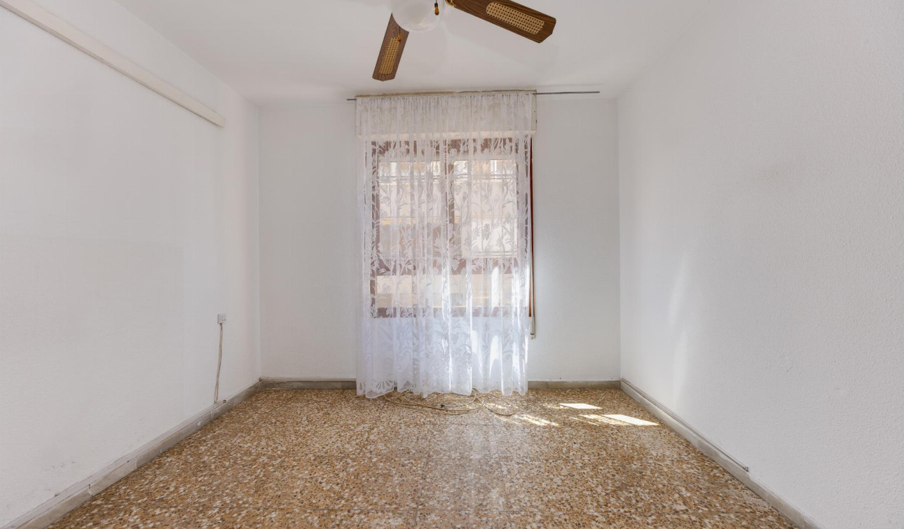 Resale - Apartment / Flat - Torrevieja - Playa del Acequión