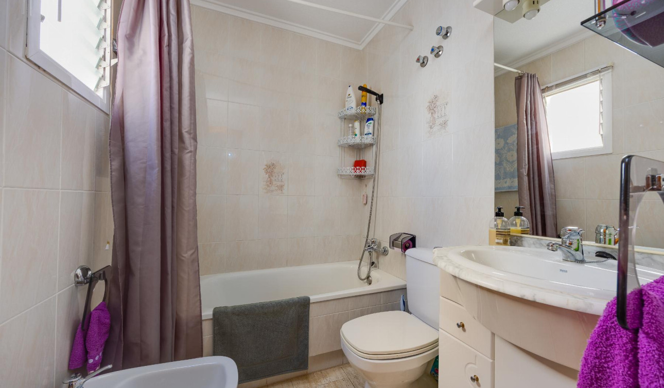 Resale - Apartment / Flat - Torrevieja - Playa del Acequión