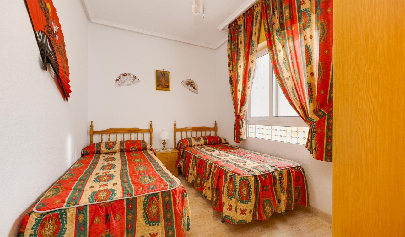 Resale - Apartment / Flat - Torrevieja - Playa del Acequión