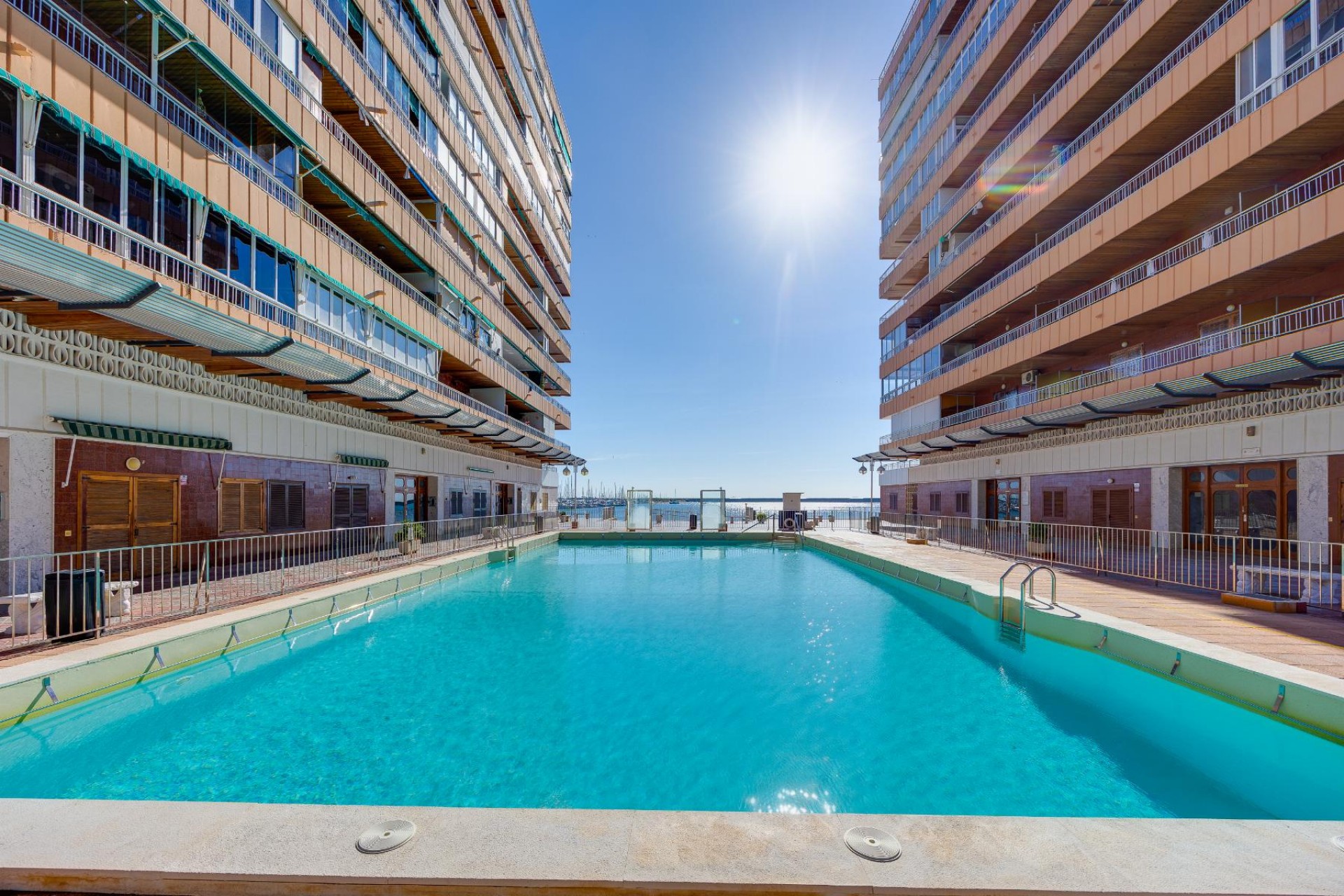 Resale - Apartment / Flat - Torrevieja - Playa del Acequión