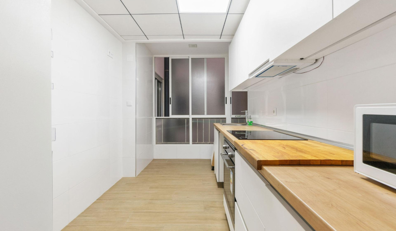 Resale - Apartment / Flat - Torrevieja - Playa del cura