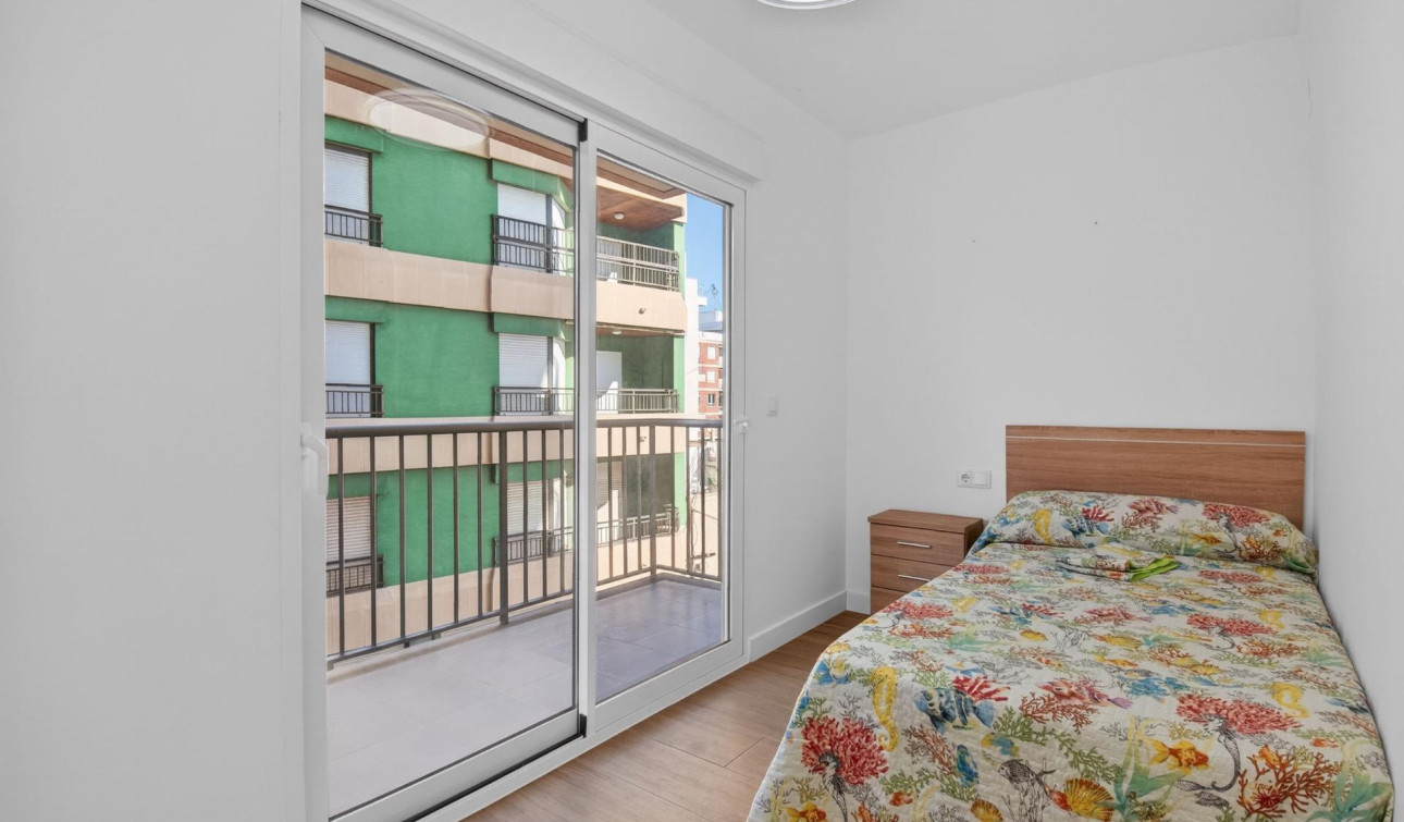 Resale - Apartment / Flat - Torrevieja - Playa del cura