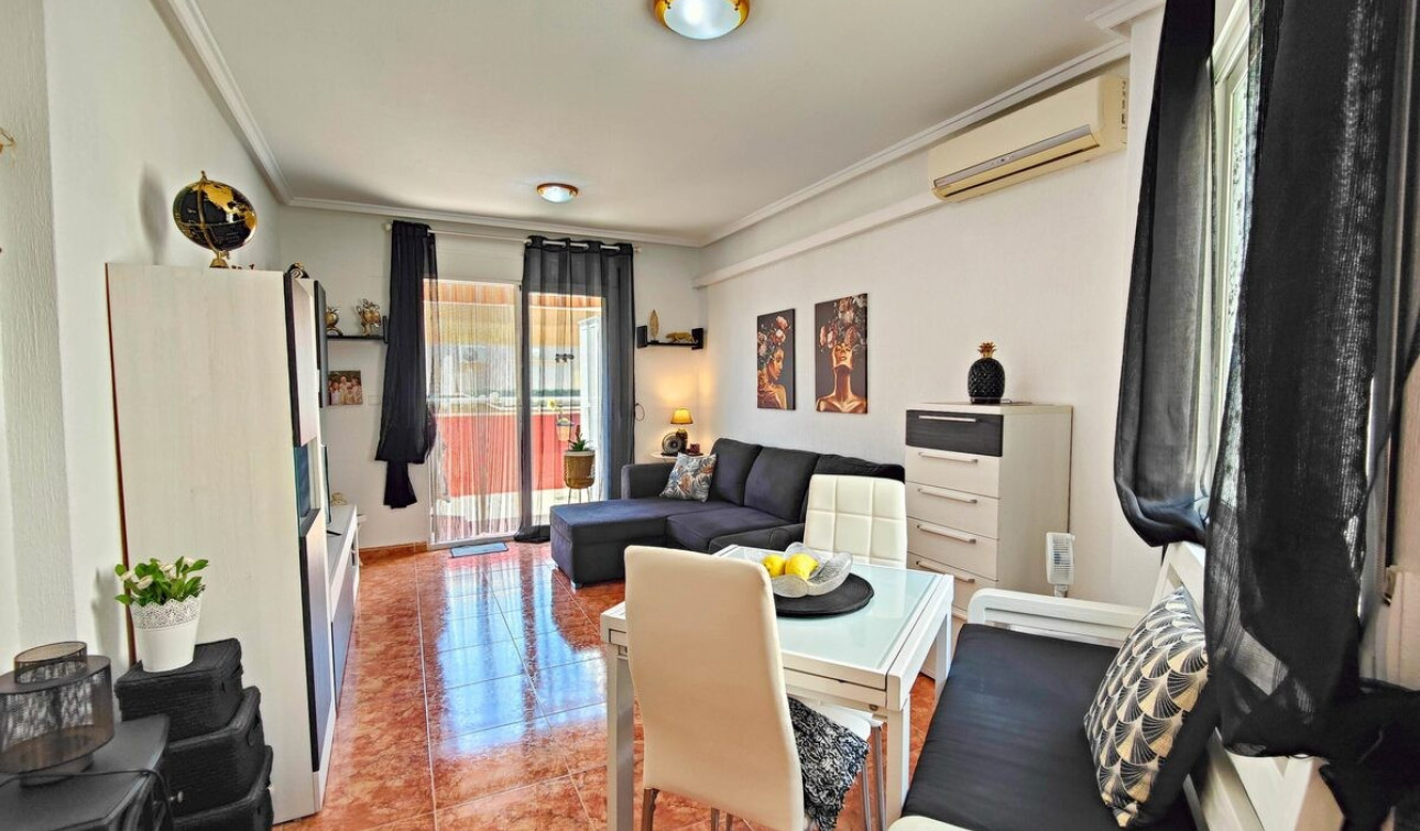 Resale - Apartment / Flat - Torrevieja - Playa del Cura