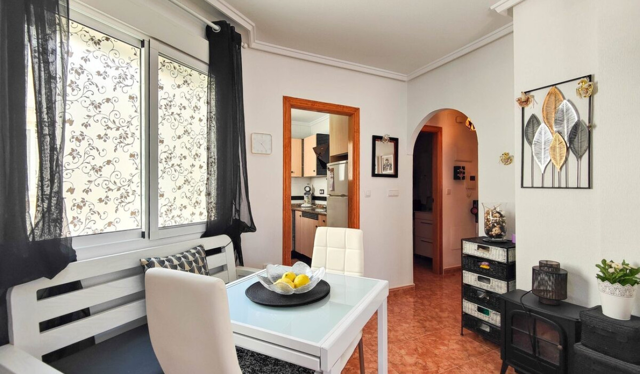 Resale - Apartment / Flat - Torrevieja - Playa del Cura