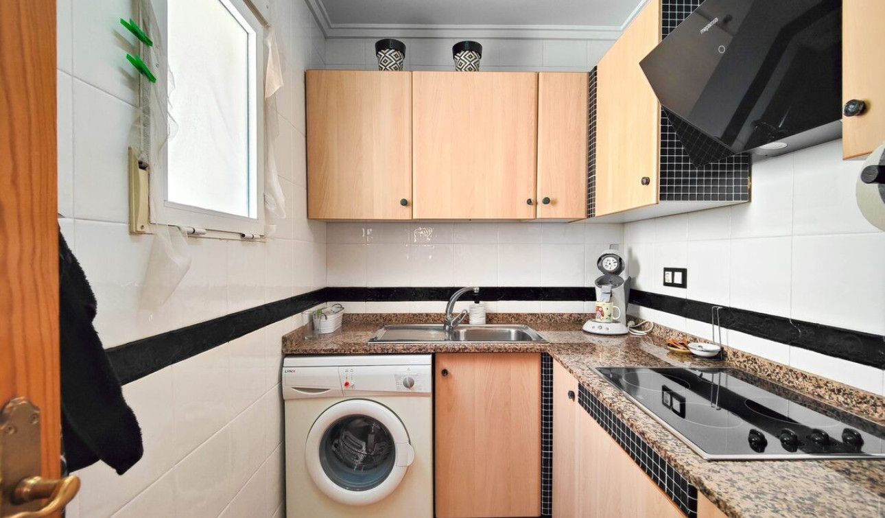 Resale - Apartment / Flat - Torrevieja - Playa del Cura