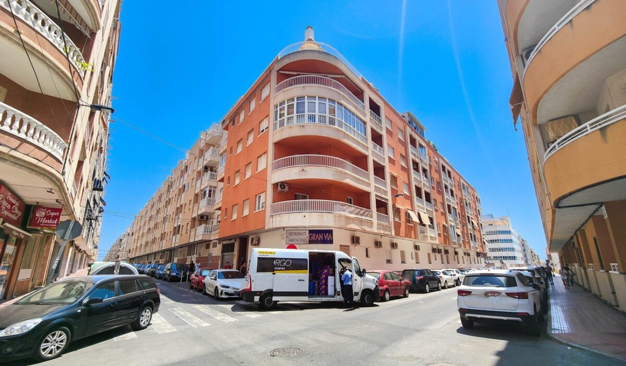 Resale - Apartment / Flat - Torrevieja - Playa del Cura