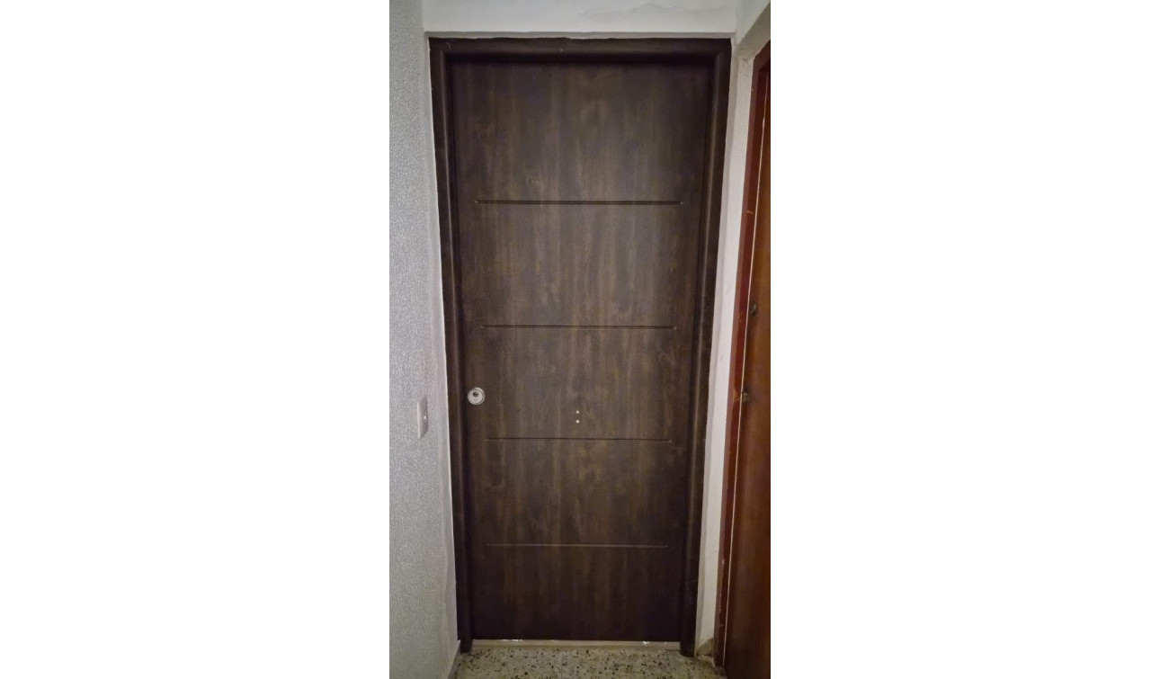 Resale - Apartment / Flat - Torrevieja - Playa del Cura
