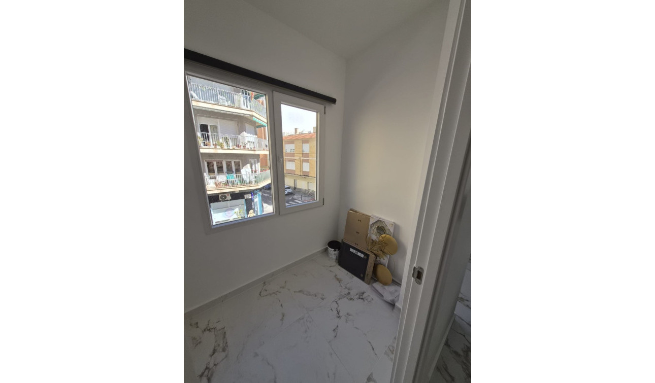 Resale - Apartment / Flat - Torrevieja - Playa del Cura
