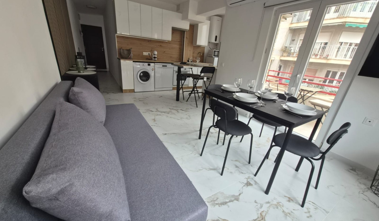 Resale - Apartment / Flat - Torrevieja - Playa del Cura