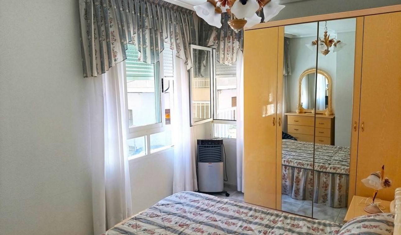 Resale - Apartment / Flat - Torrevieja - Playa del Cura