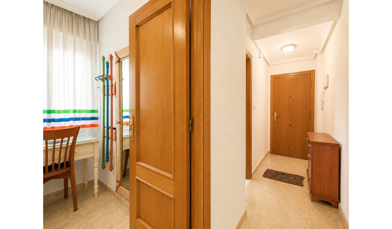 Resale - Apartment / Flat - Torrevieja - Playa del Cura