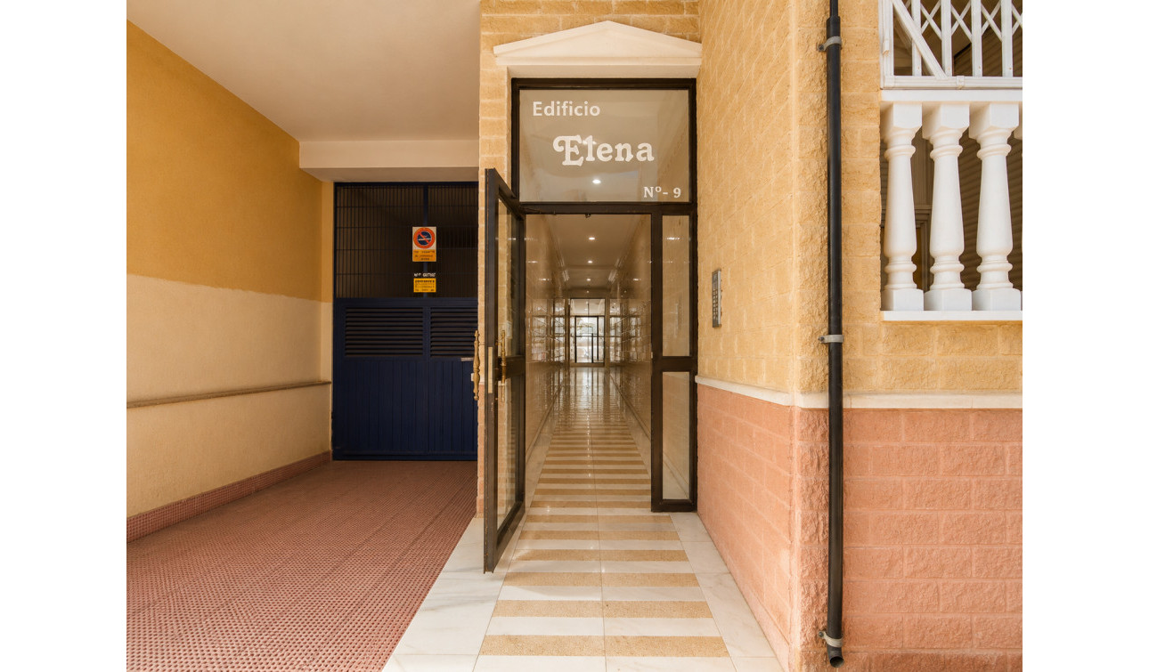Resale - Apartment / Flat - Torrevieja - Playa del Cura