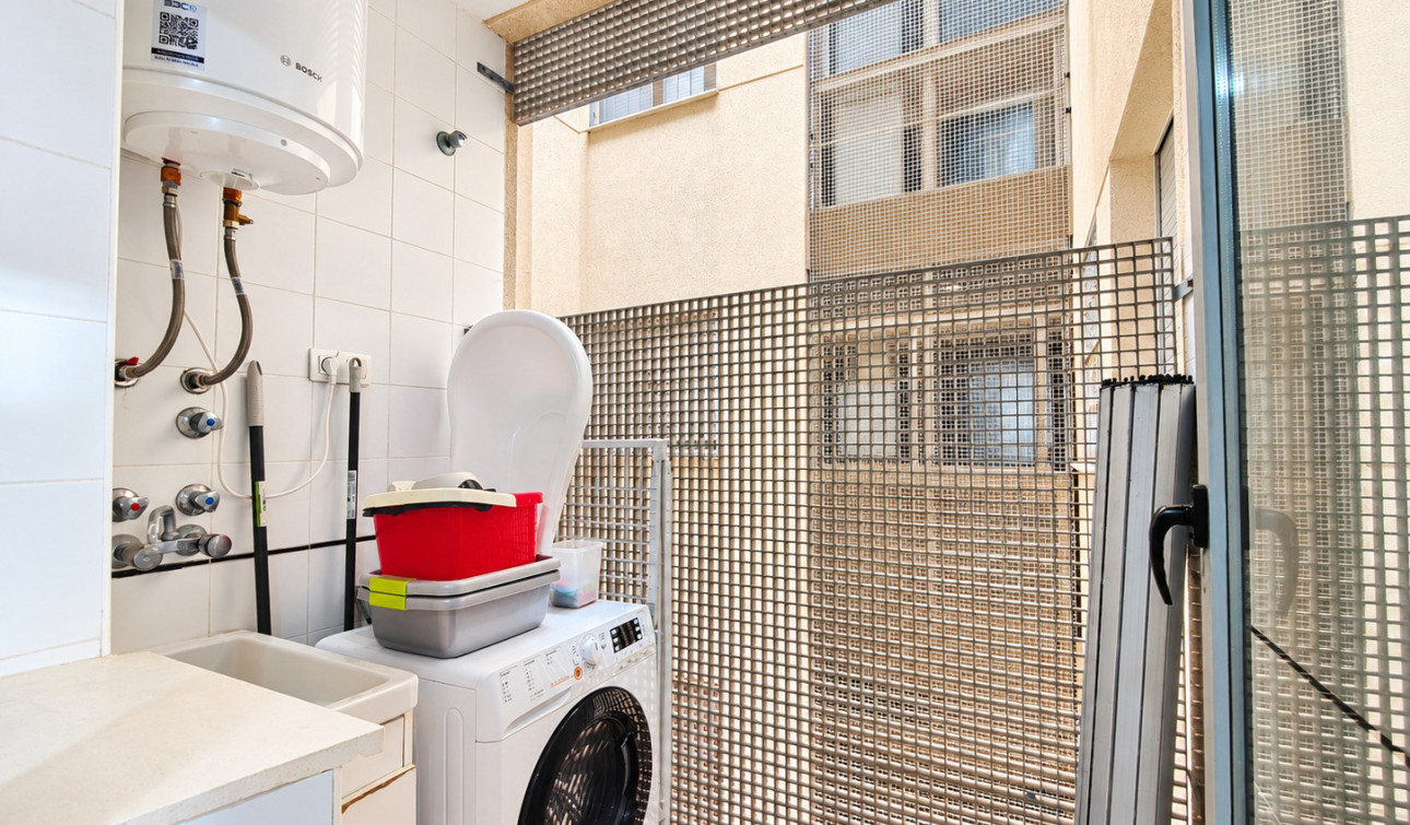 Resale - Apartment / Flat - Torrevieja - Playa del Cura