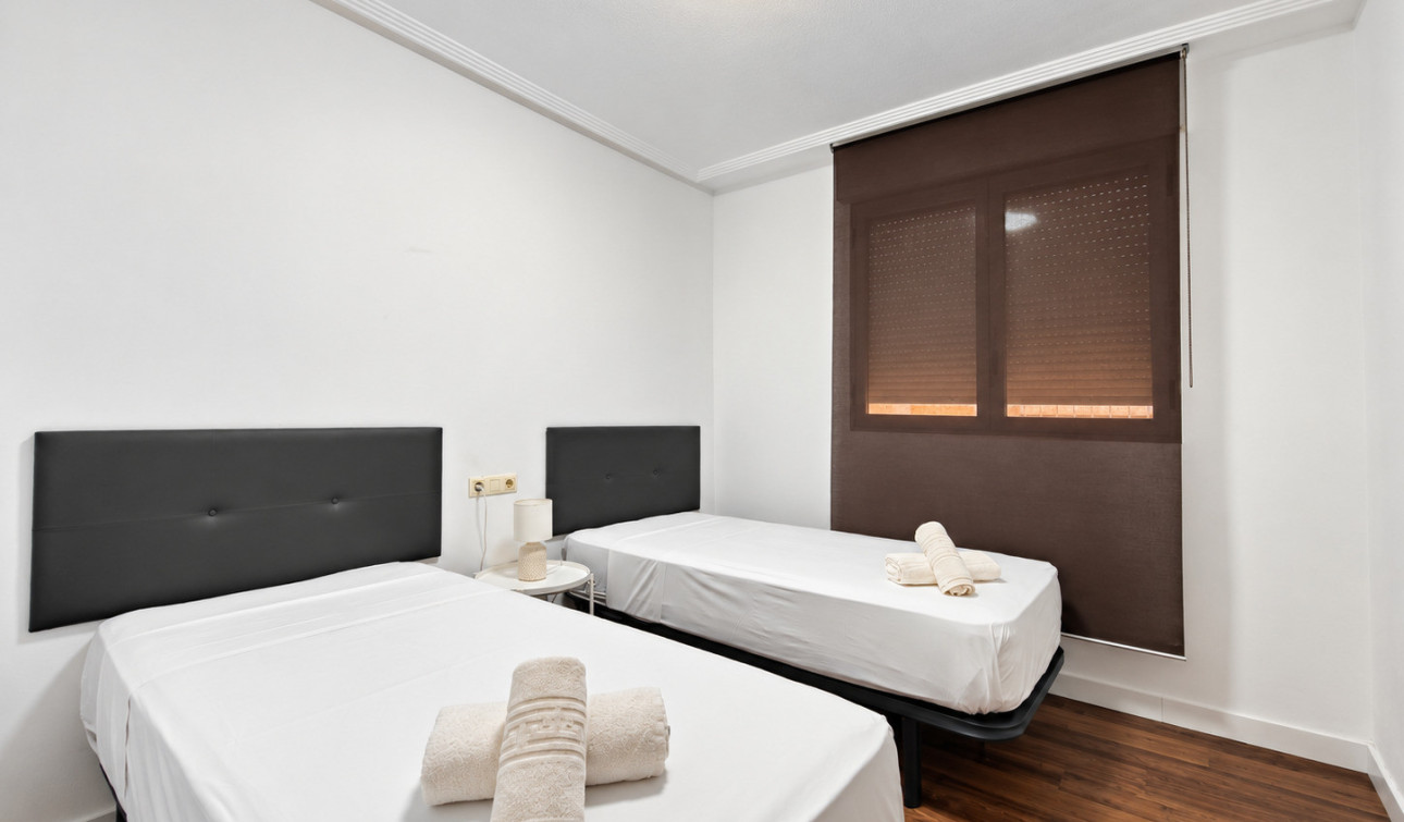 Resale - Apartment / Flat - Torrevieja - Playa del Cura