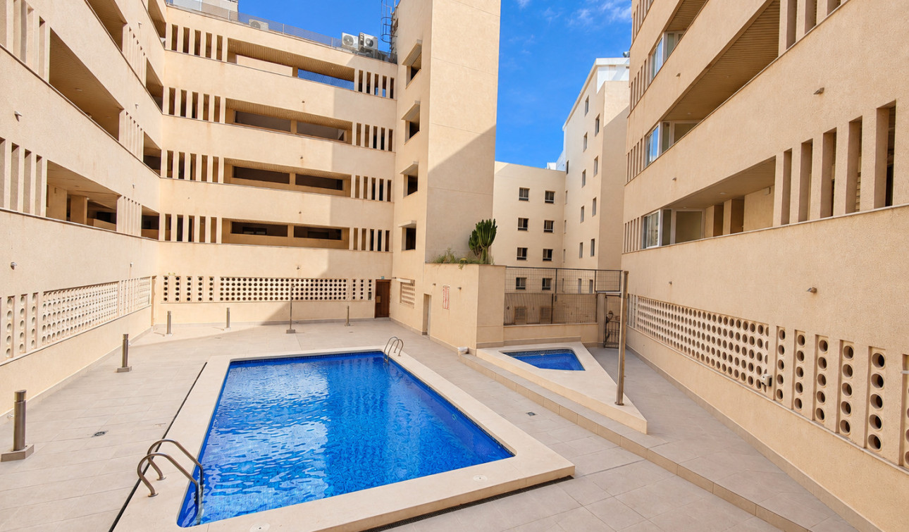 Resale - Apartment / Flat - Torrevieja - Playa del Cura