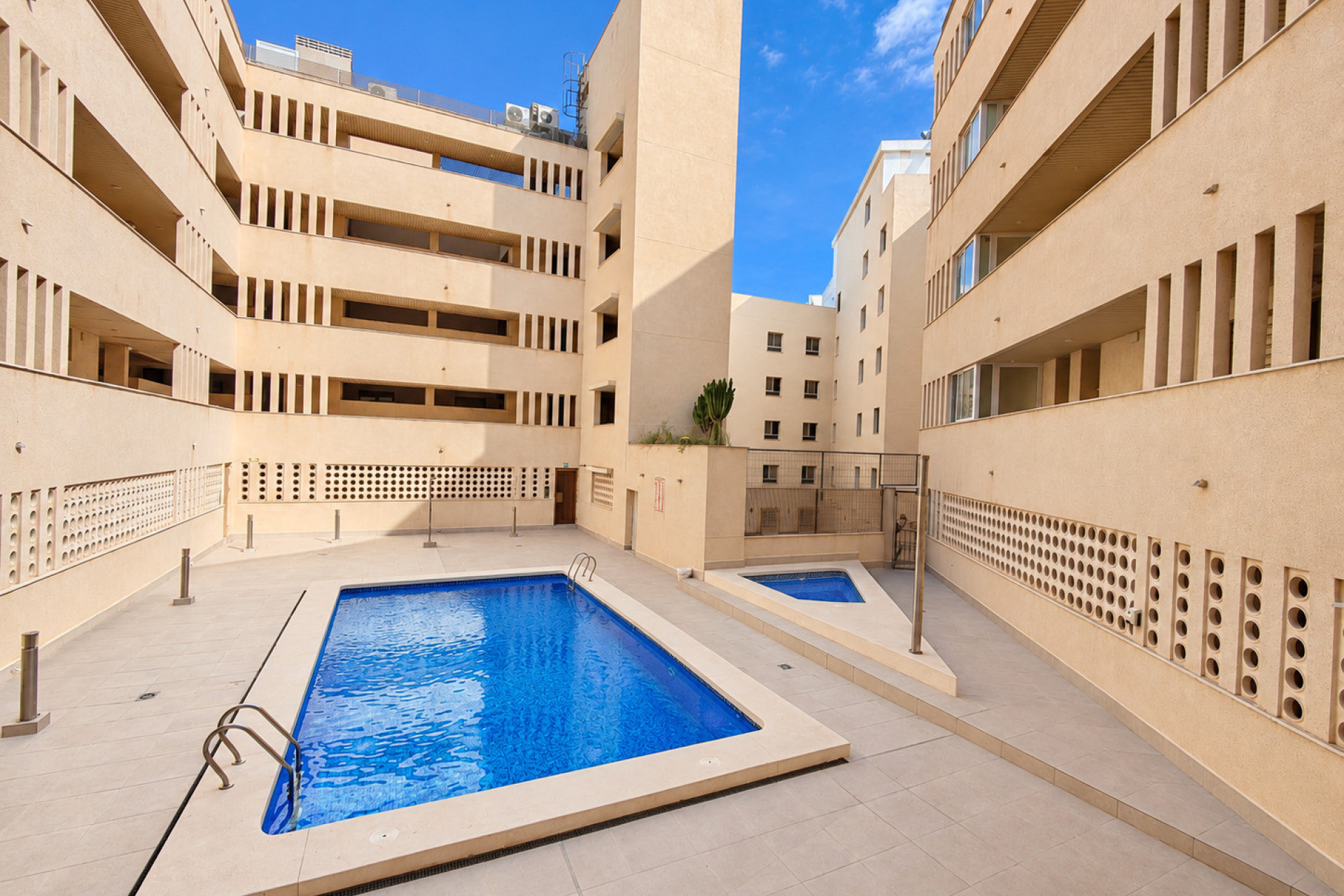 Resale - Apartment / Flat - Torrevieja - Playa del Cura