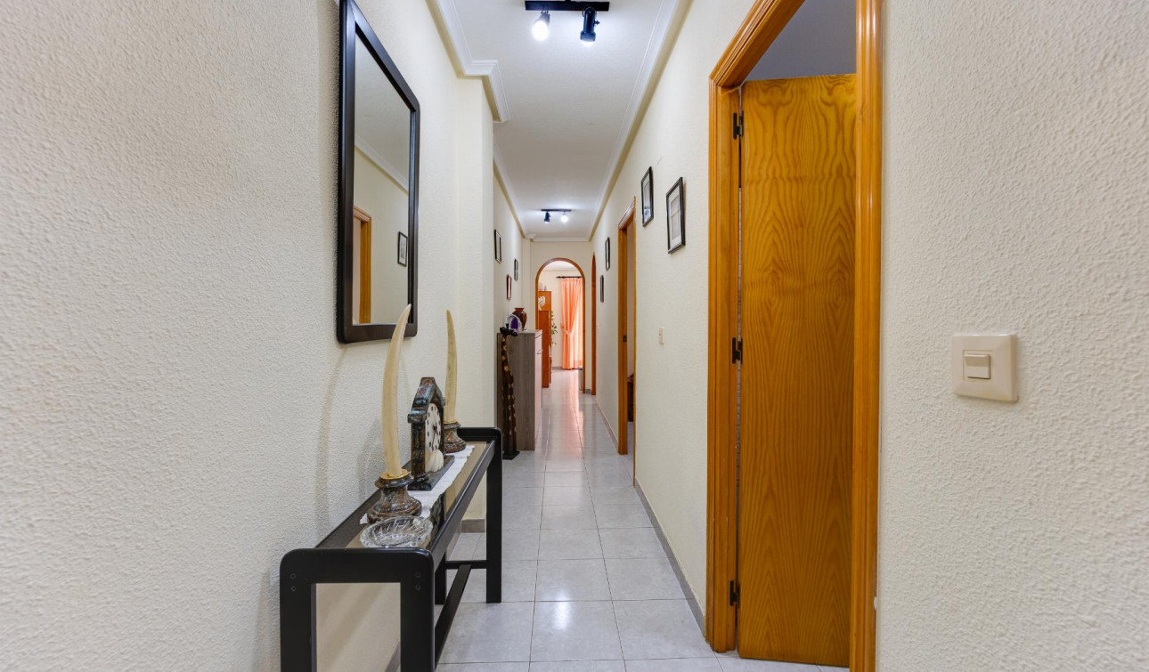 Resale - Apartment / Flat - Torrevieja - Playa del Cura