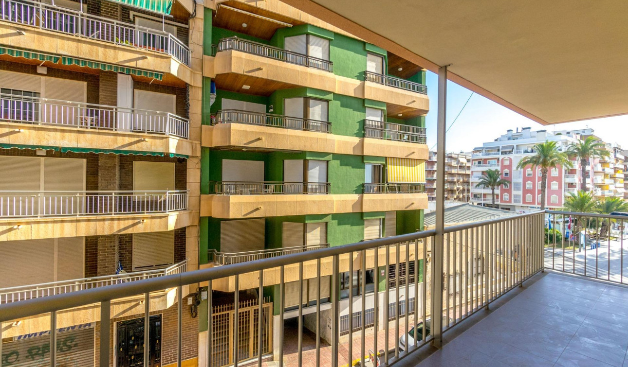 Resale - Apartment / Flat - Torrevieja - Playa del cura