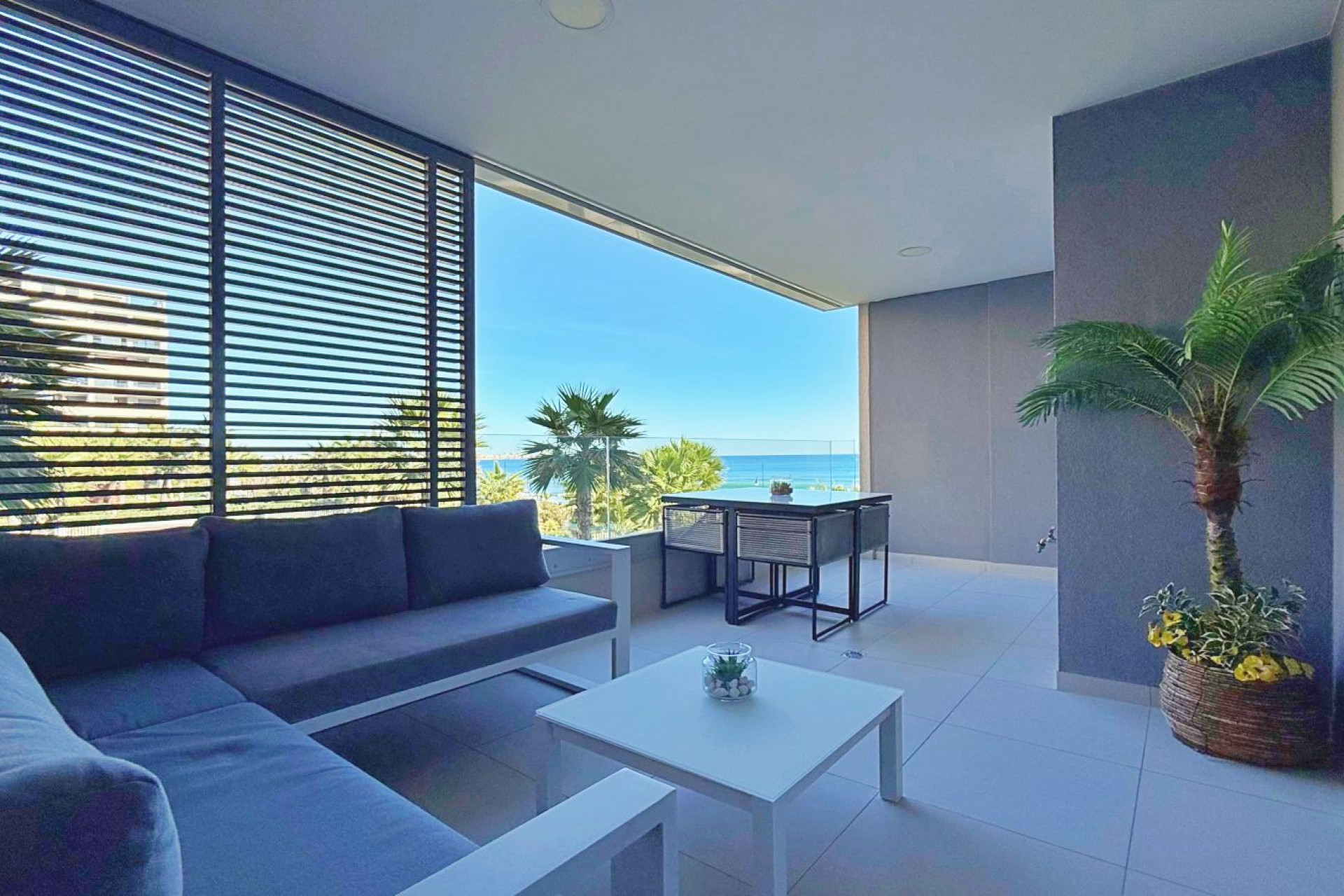 Resale - Apartment / Flat - Torrevieja - Punta Prima