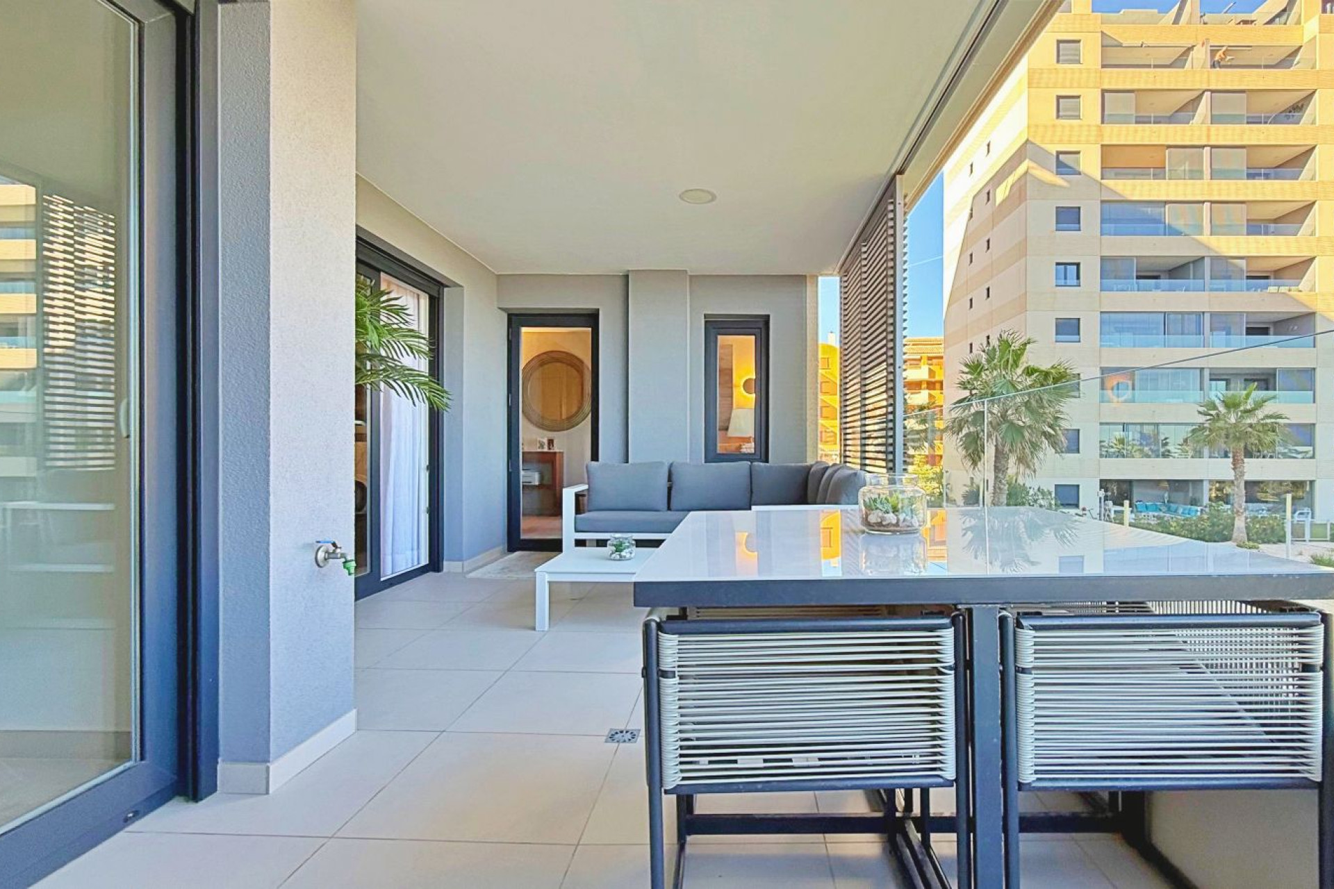 Resale - Apartment / Flat - Torrevieja - Punta Prima