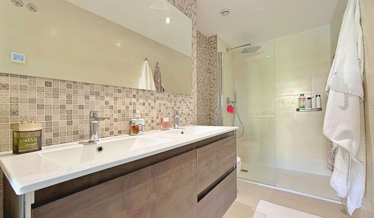 Resale - Apartment / Flat - Torrevieja - Punta Prima