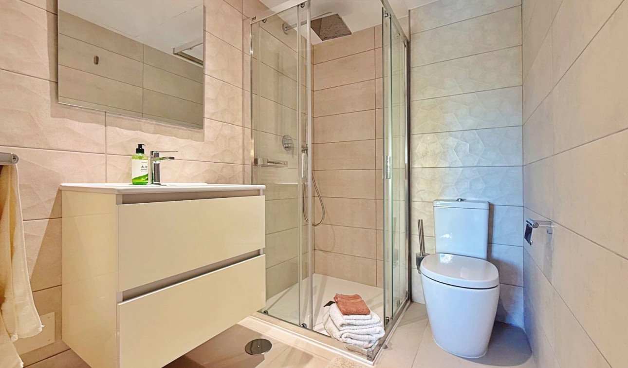 Resale - Apartment / Flat - Torrevieja - Punta Prima