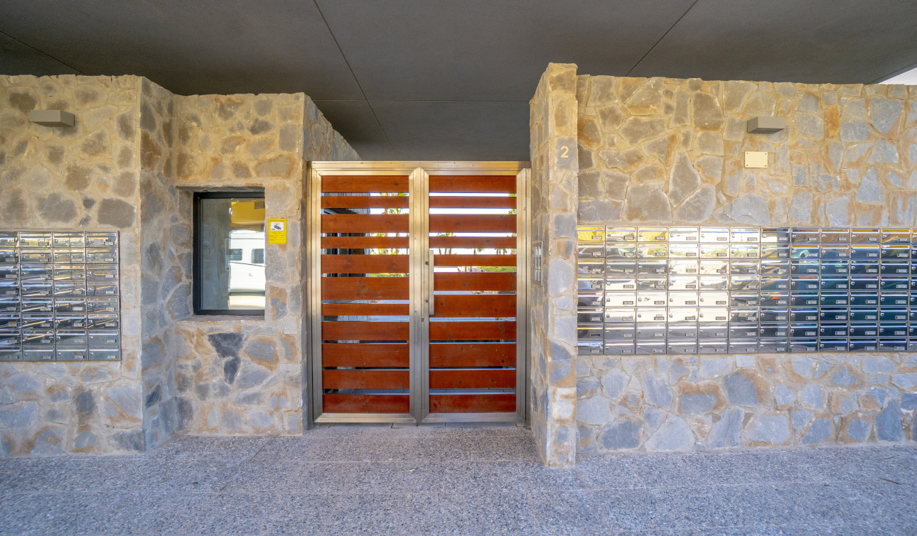 Resale - Apartment / Flat - Torrevieja - Punta Prima