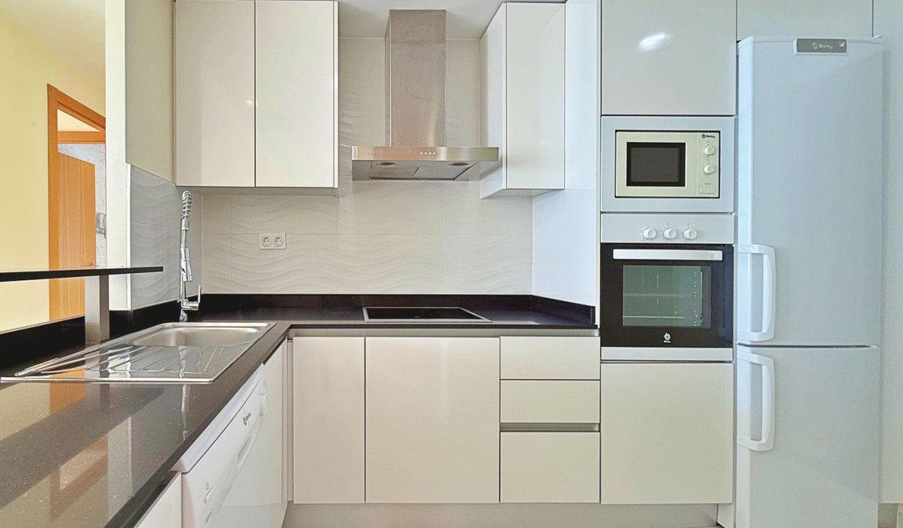 Resale - Apartment / Flat - Torrevieja - Punta Prima