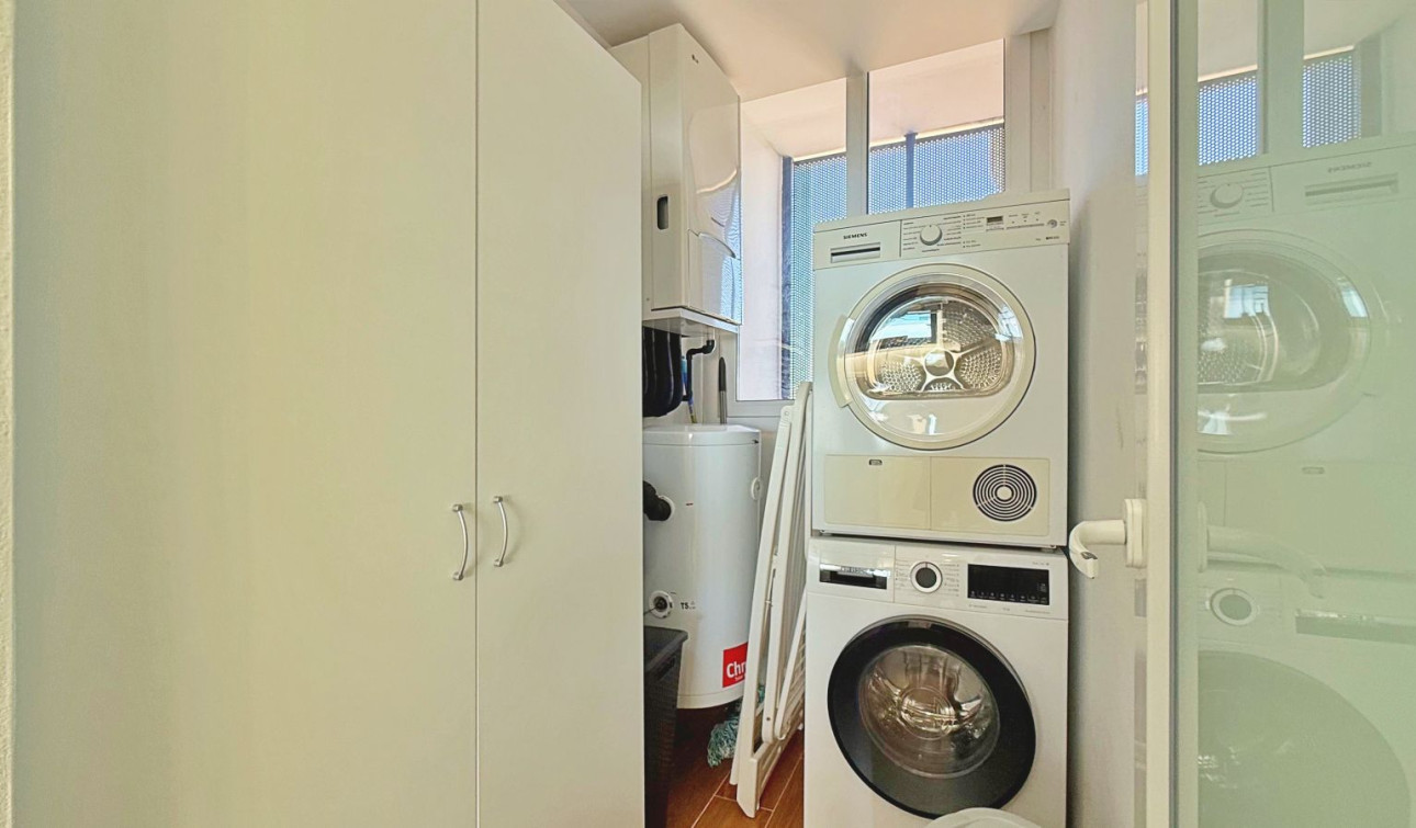 Resale - Apartment / Flat - Torrevieja - Punta Prima