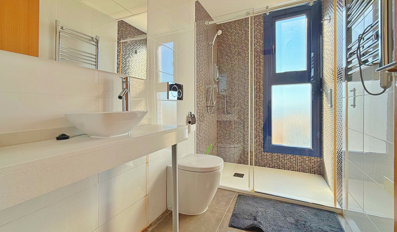 Resale - Apartment / Flat - Torrevieja - Punta Prima